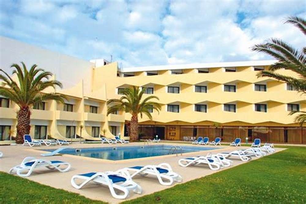 https://newex.headwater.com/holiday-hotels/?HolidayID=182&HotelID=235&HolidayName=Portugal+%2D+Azores+-Portugal+%2D+Azores+%2D+Central+Islands-&HotelName=Hotel+Caravelas%2C+Pico+">Hotel Caravelas, Pico 